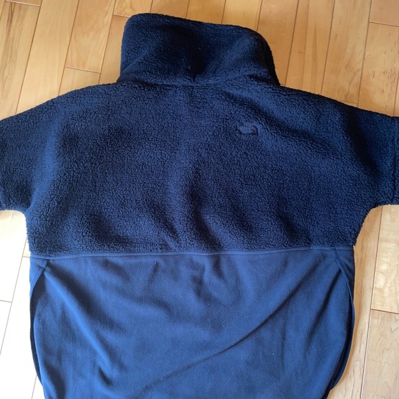 NWT The North Face pull over - Picture 6 of 8